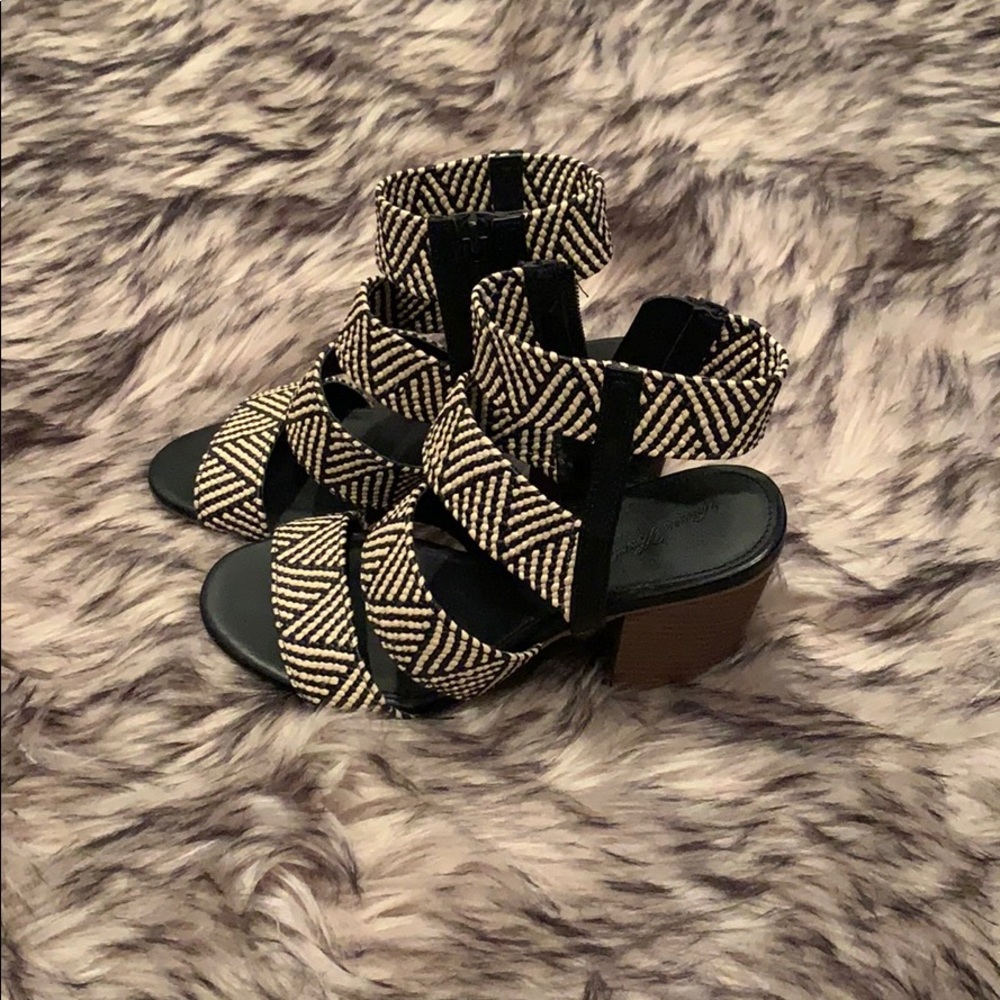 Black/Cream Sandals